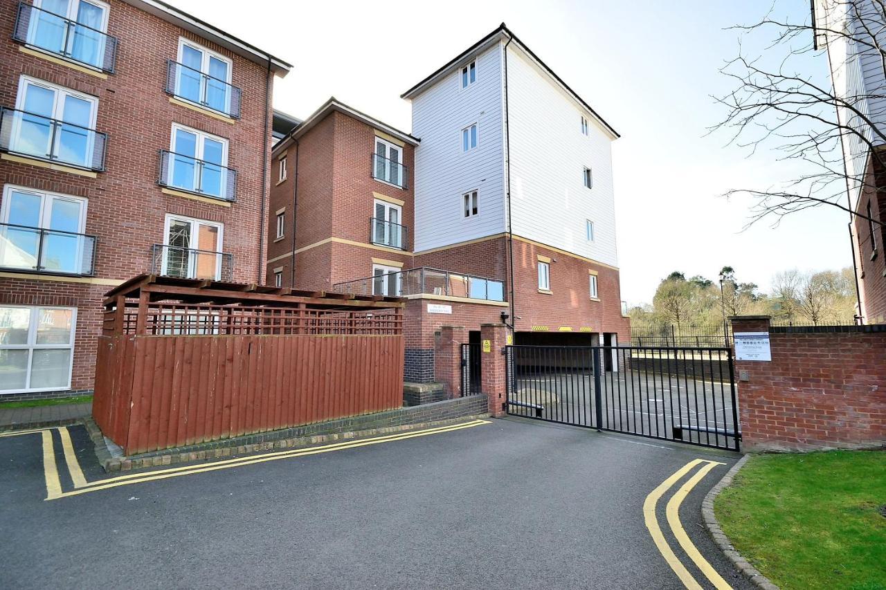 Racecourse Serviced Apartments Chester Bagian luar foto