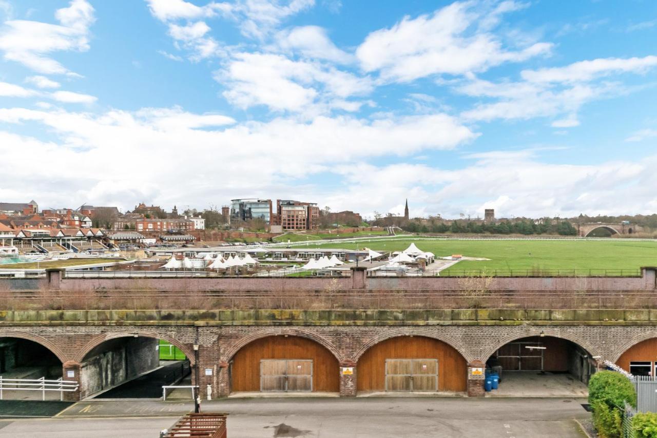 Racecourse Serviced Apartments Chester Bagian luar foto