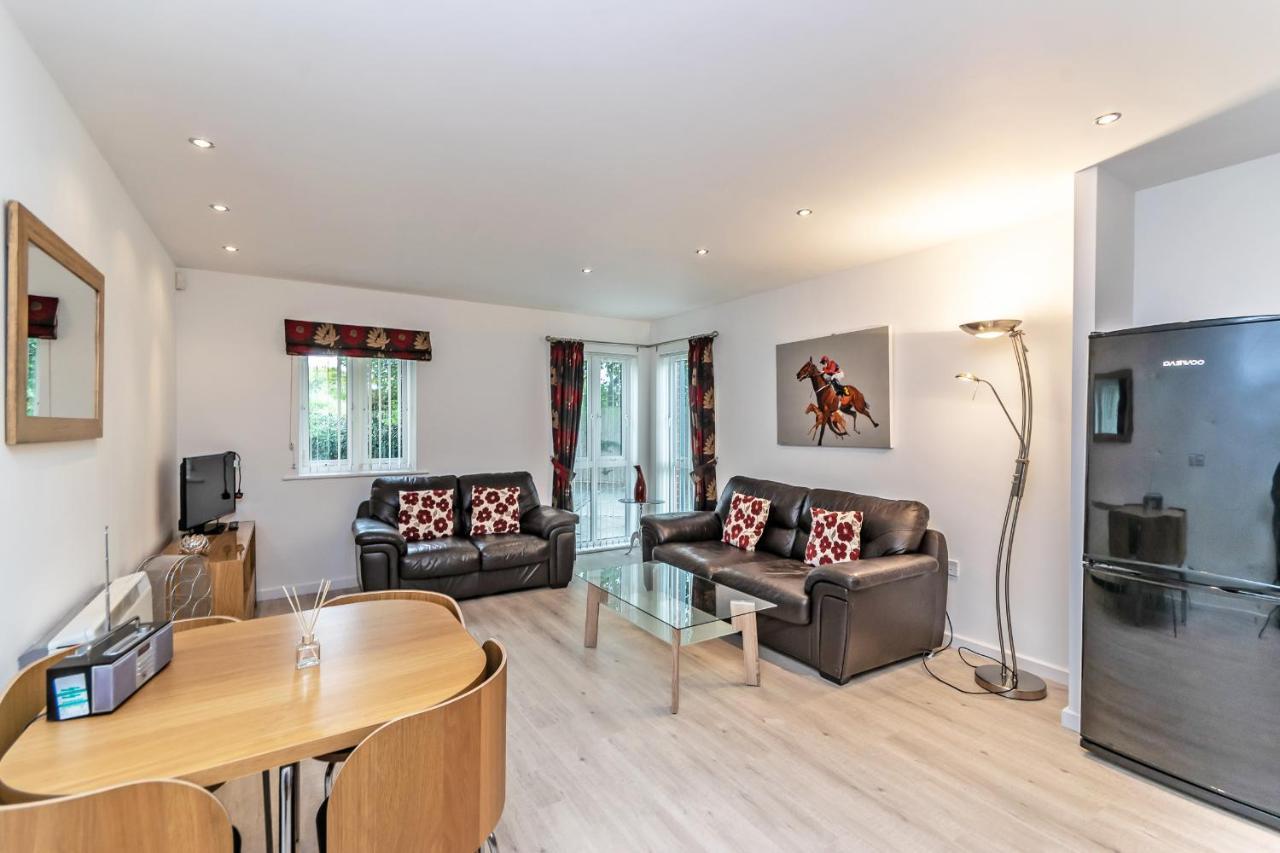 Racecourse Serviced Apartments Chester Bagian luar foto