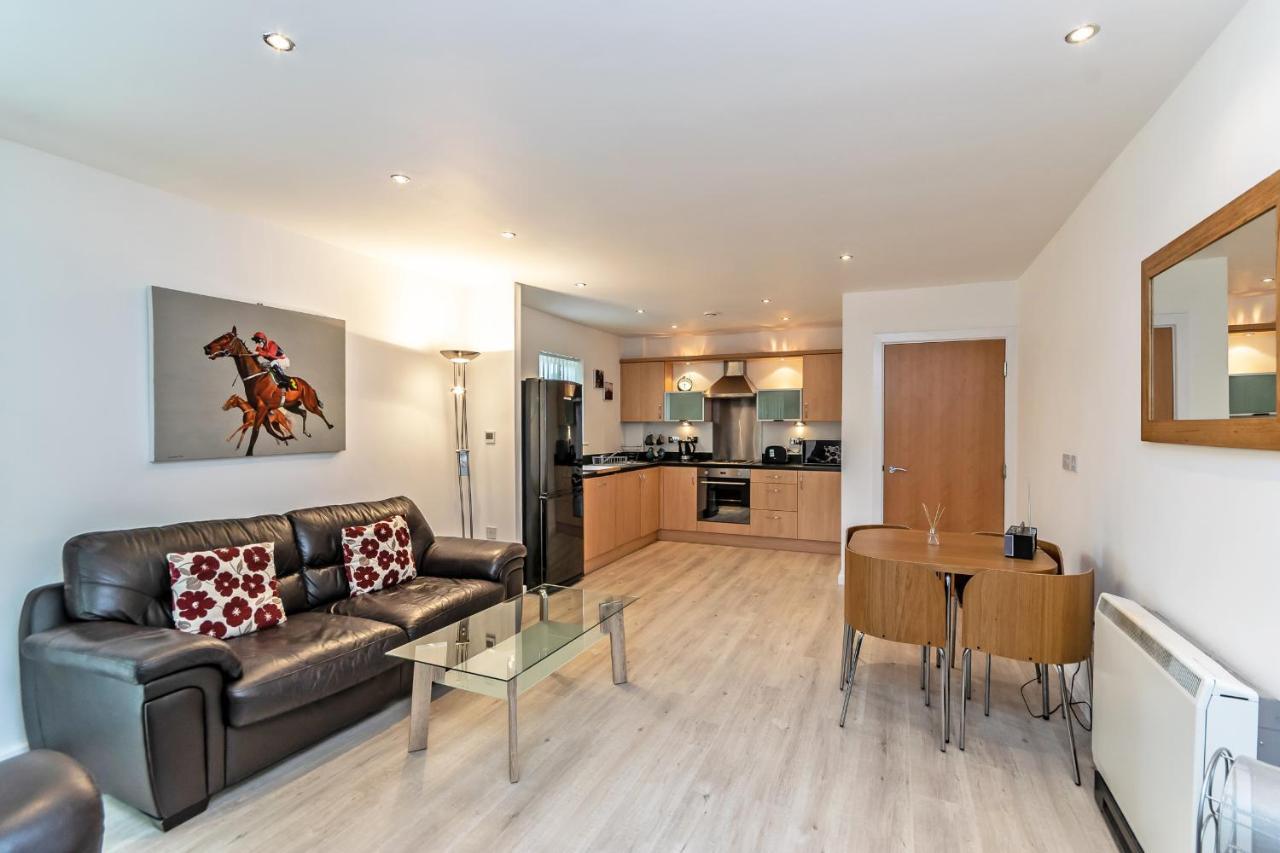 Racecourse Serviced Apartments Chester Bagian luar foto
