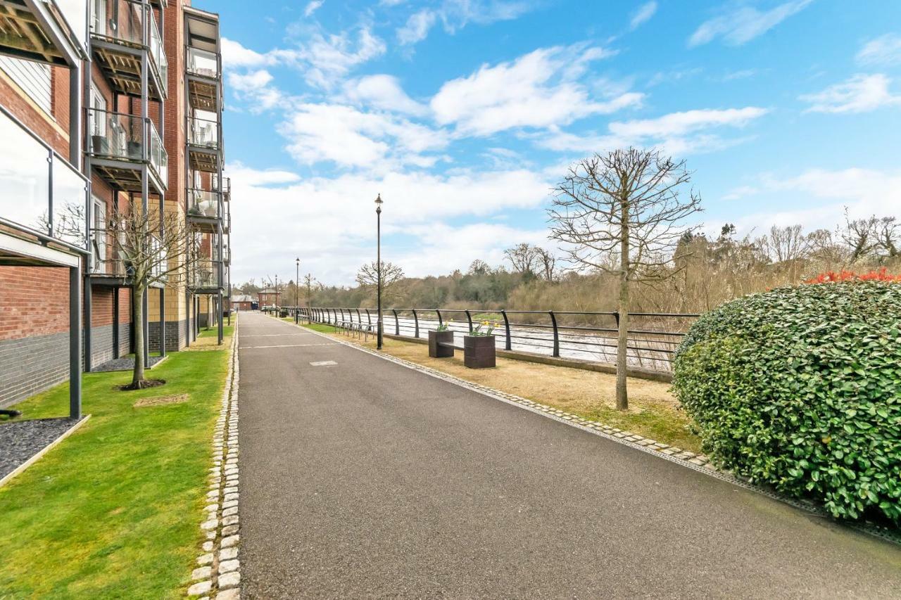 Racecourse Serviced Apartments Chester Bagian luar foto