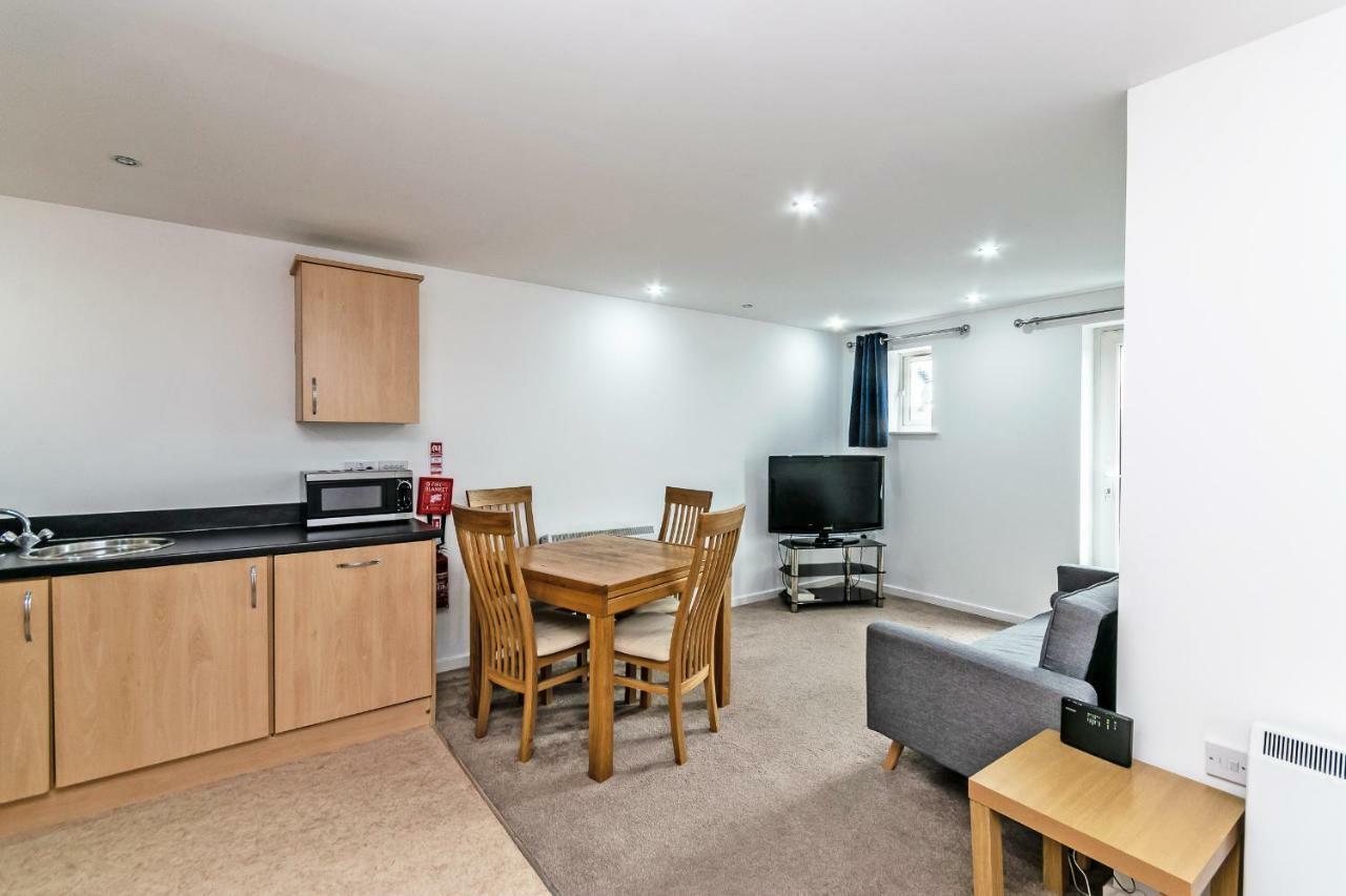 Racecourse Serviced Apartments Chester Bagian luar foto