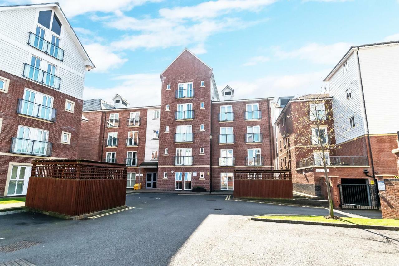 Racecourse Serviced Apartments Chester Bagian luar foto